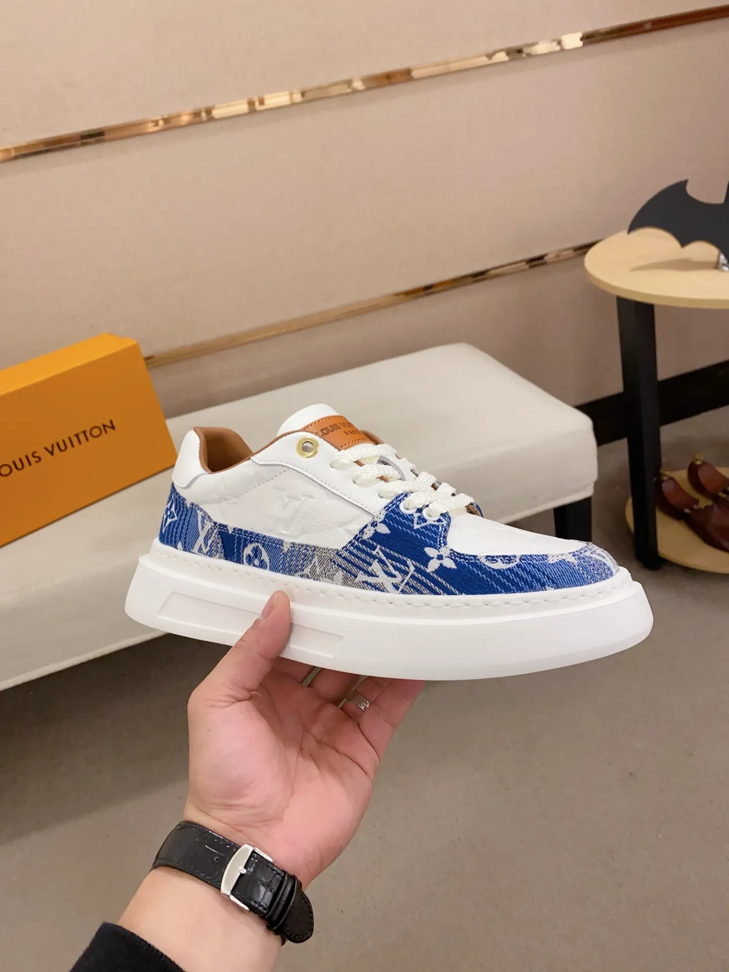 Factory price: 480💰🎉🎉LV~Louis Vuitton trendy men's shoes, new shipments, latest matching, same style as the official website, super high quality, best-selling season [strong][strong][strong]Selected first-layer cowhide, comfortable cowhide lining, original last, comfortable on the feet, wear-resistant rubber outsole, size: 38-44.